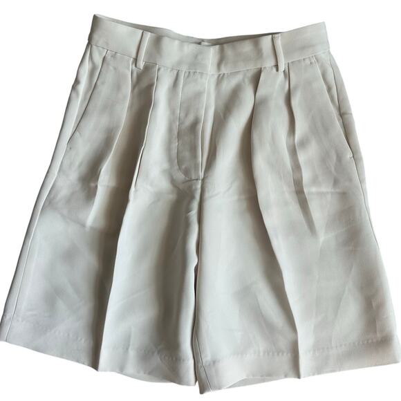 Banana Republic Off White, Pleated, Bermuda Shorts- 6 - Picture 1 of 9